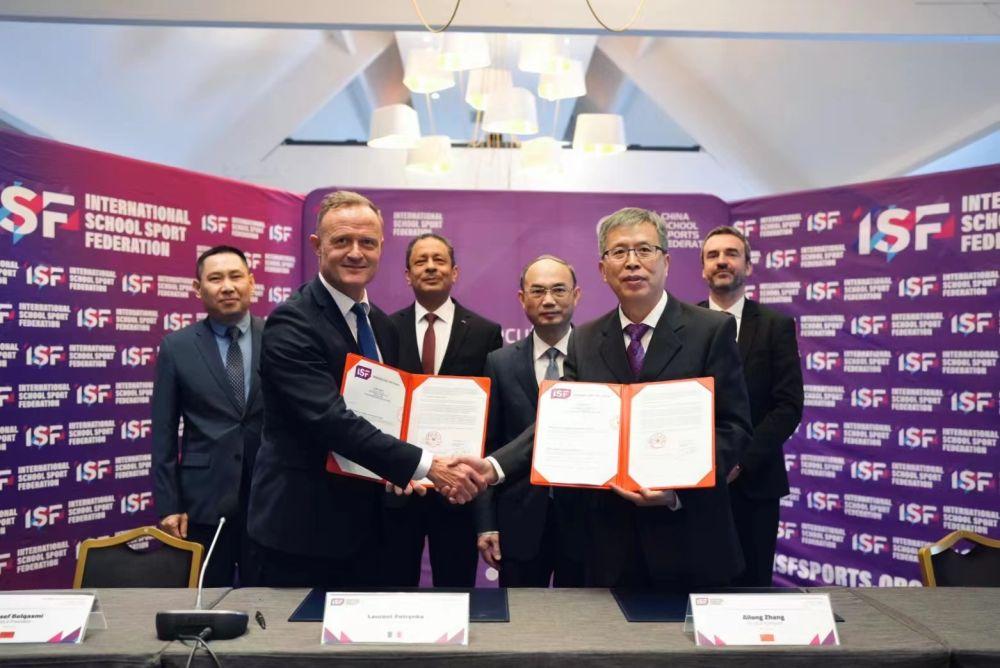 中国中学生体育协会与国际中体联足球世界杯签署协议