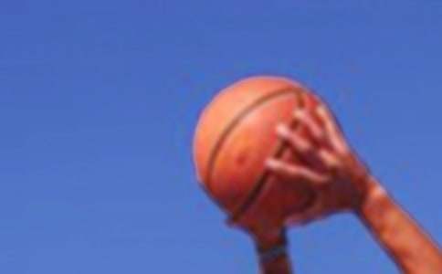 超实用的篮球上篮技巧有哪些呢?上篮或称走篮或挑篮