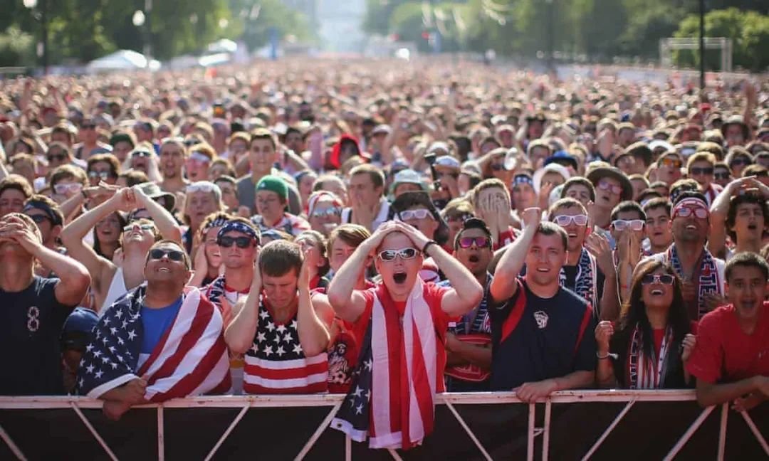 尽管美俄两国的关系紧张，但也没能影响美国球迷去俄罗斯观看世界杯的热情