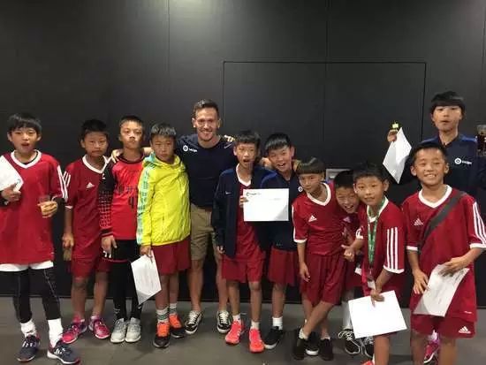 中国校园足球“最佳阵容”与西班牙马德里竞技俱乐部足校