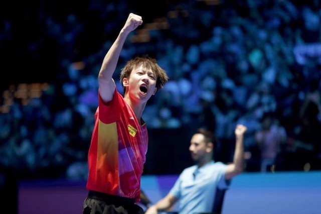 中国选手林高远包揽男子乒乓球世界杯冠亚军