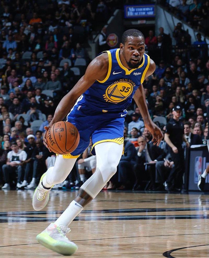 nba哪些球星有签名球鞋(NBA仅8人拥有10代签名鞋：现役5人，库里未上榜，两人出现很意外)