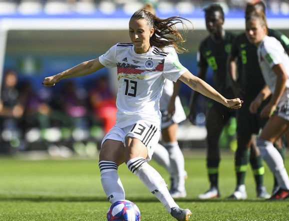 女足世界杯：德国队 3-0 完胜尼日利亚队，VAR 助力德国队率先杀进八强